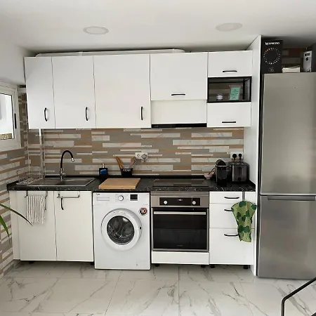 Sunny 3 Bed Flat - Large Terrace With Sea View شقة *
