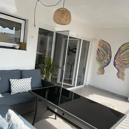 Sunny 3 Bed Flat - Large Terrace With Sea View شقة